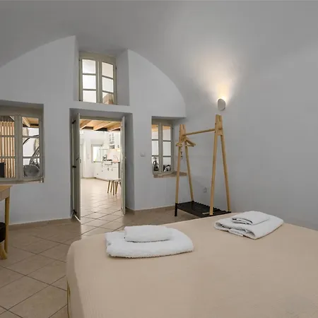 Angeleve With Private Jacuzzi Φηρά