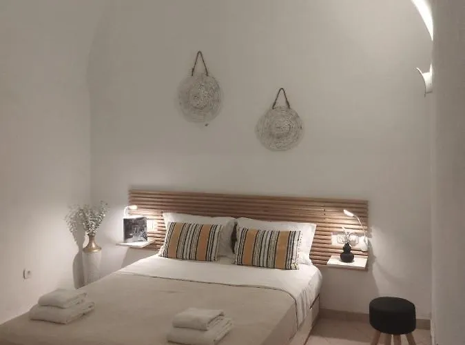 Angeleve With Private Jacuzzi Fira (Santorini)